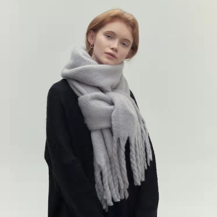 Solange - Women's Tasseled Winter Scarf